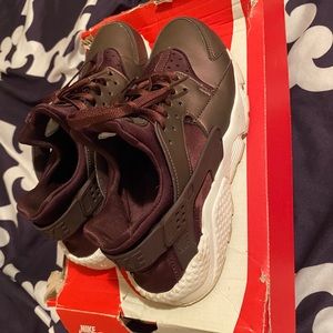 Nike Huaraches size 7